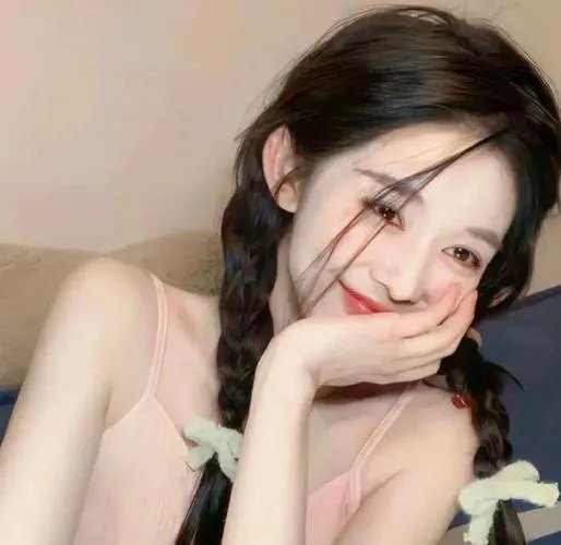 她从灰烬中走来